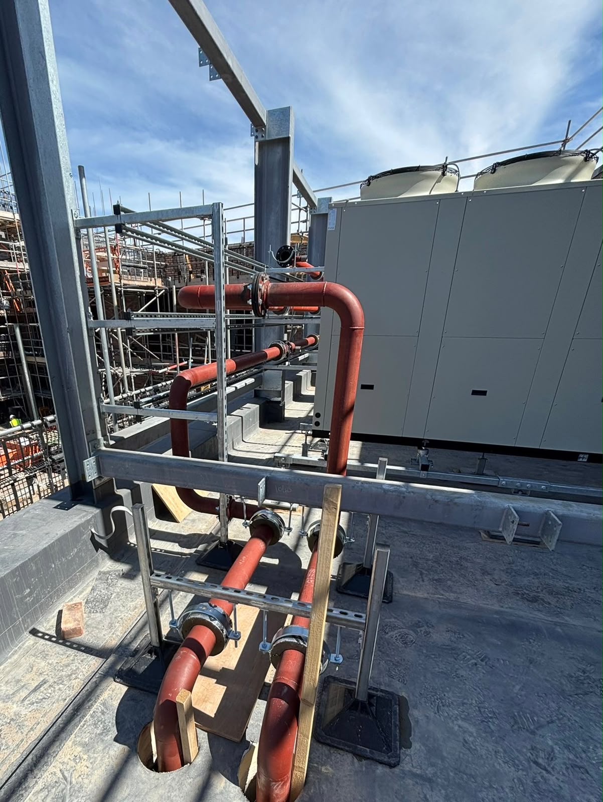 Pipework support framework on a rooftop plant installation